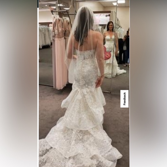 Wedding dress - Picture 2 of 2